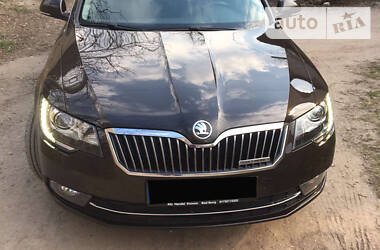 Седан Skoda Superb 2014 в 