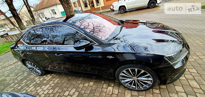 Седан Skoda Superb 2016 в Іршаві