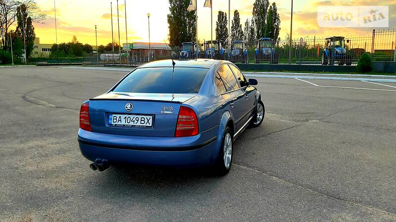 Седан Skoda Superb 2004 в Кропивницькому