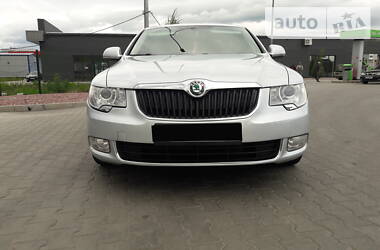 Седан Skoda Superb 2012 в Мукачево