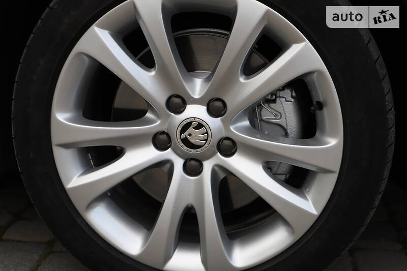 Седан Skoda Superb 2015 в Івано-Франківську