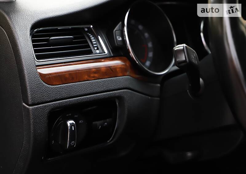 Седан Skoda Superb 2015 в Івано-Франківську