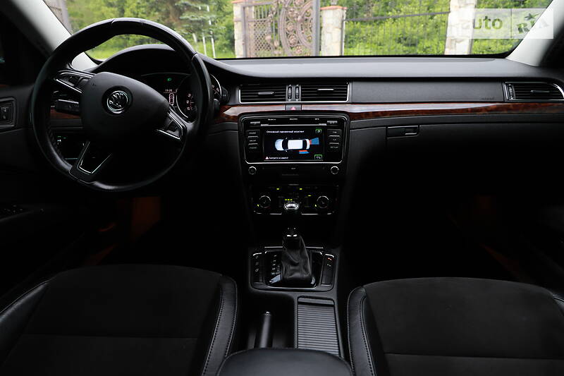 Седан Skoda Superb 2015 в Івано-Франківську