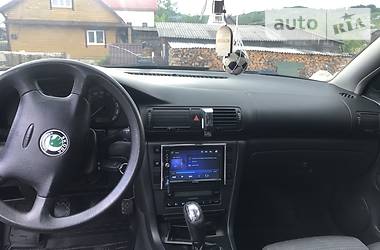 Седан Skoda Superb 2003 в Рахове