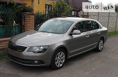 Седан Skoda Superb 2015 в Луцке