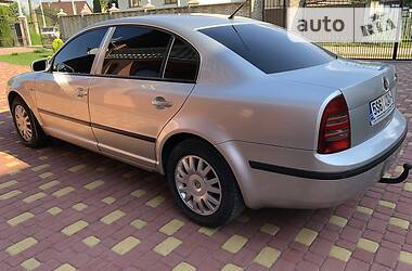 Седан Skoda Superb 2005 в Тячеве