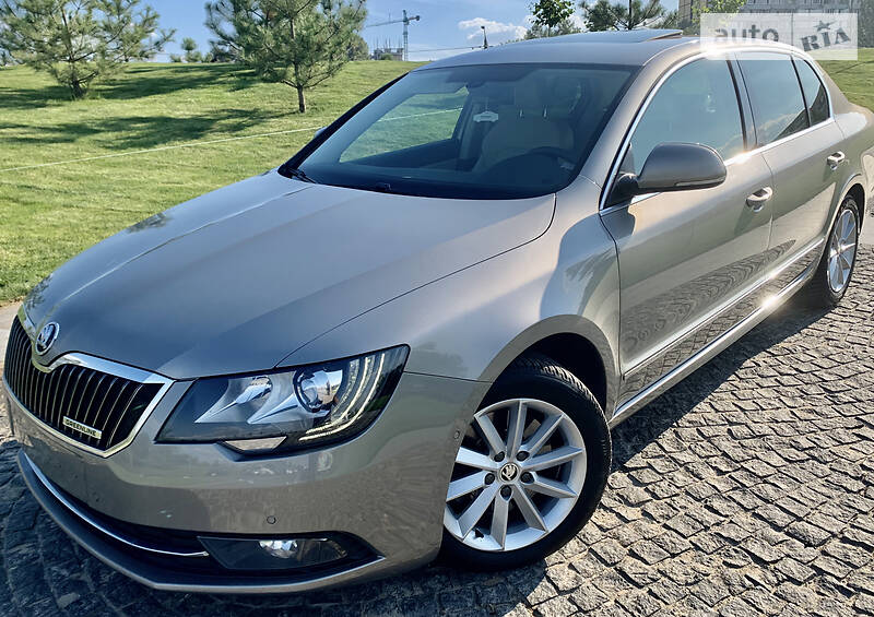 Седан Skoda Superb 2015 в Днепре