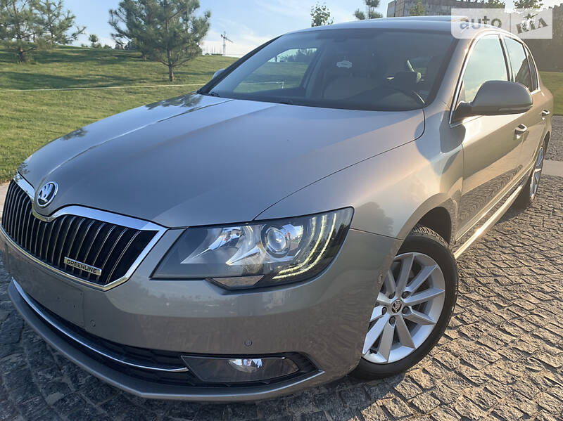Седан Skoda Superb 2015 в Днепре