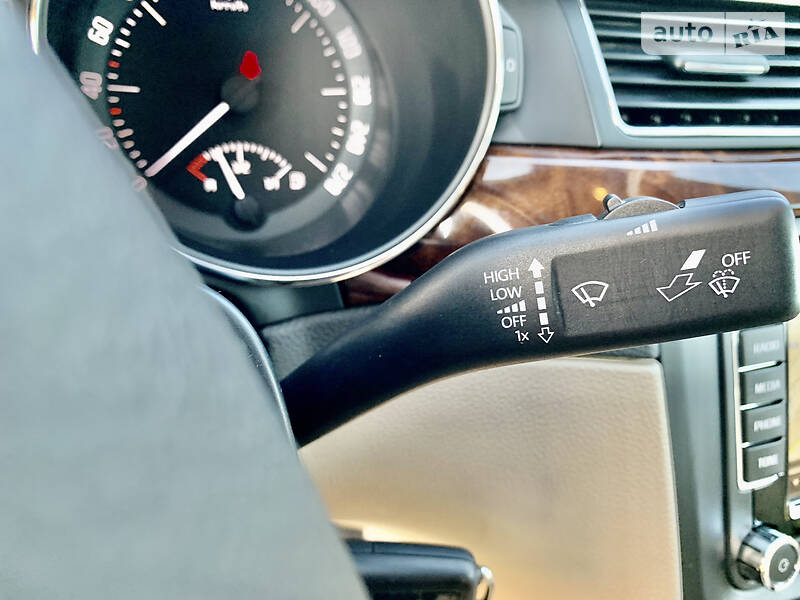 Седан Skoda Superb 2015 в Днепре