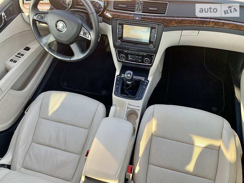Седан Skoda Superb 2015 в Днепре