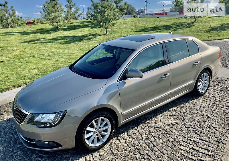 Седан Skoda Superb 2015 в Днепре