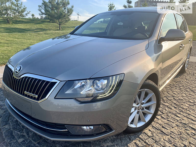 Седан Skoda Superb 2015 в Днепре