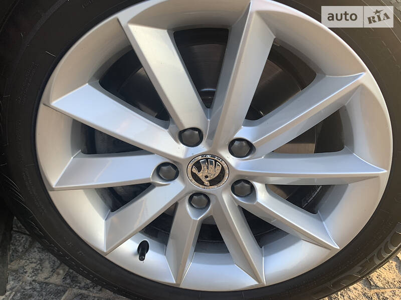 Седан Skoda Superb 2015 в Днепре