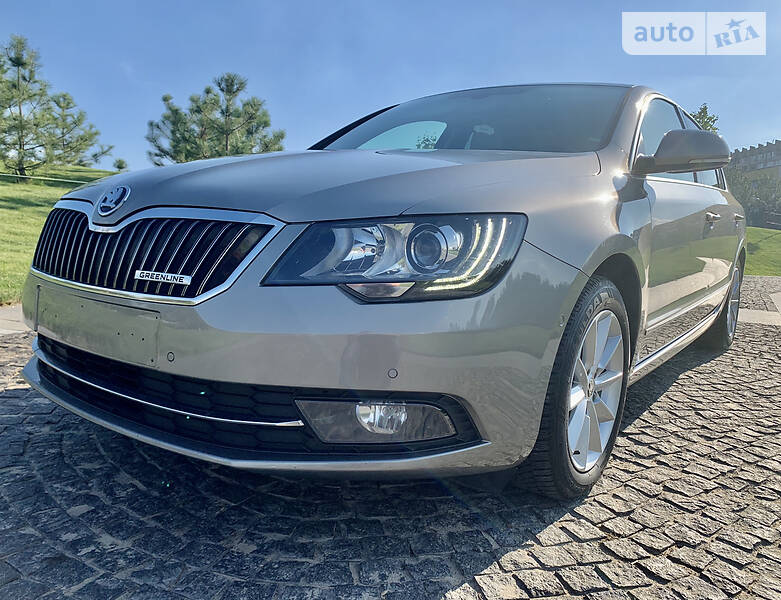 Седан Skoda Superb 2015 в Днепре