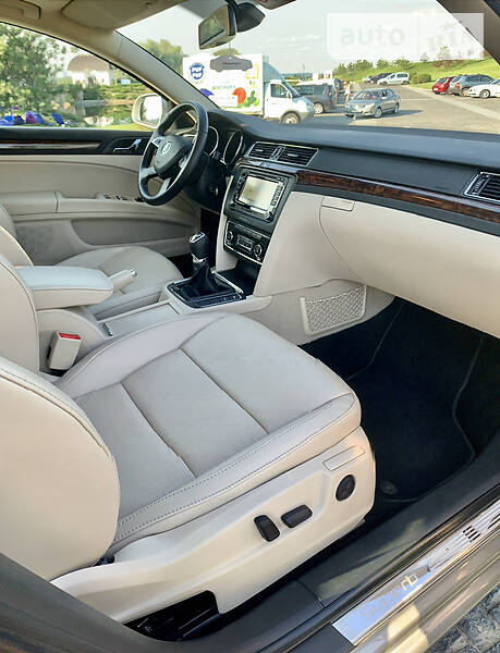 Седан Skoda Superb 2015 в Днепре