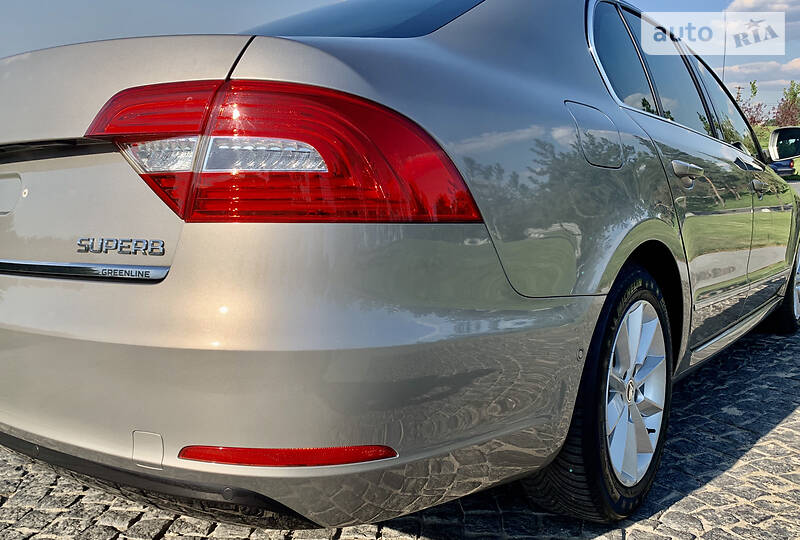 Седан Skoda Superb 2015 в Днепре