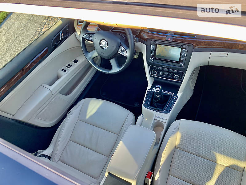 Седан Skoda Superb 2015 в Днепре