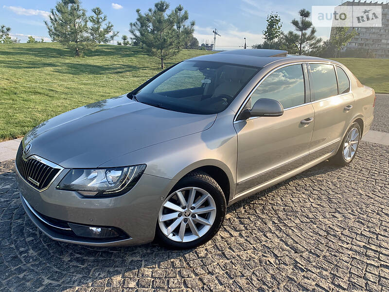 Седан Skoda Superb 2015 в Днепре