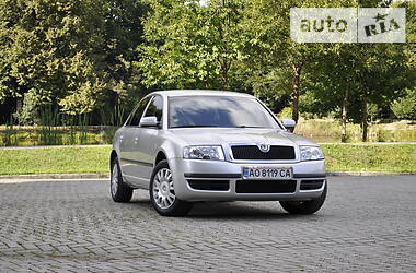 Седан Skoda Superb 2004 в Сваляве