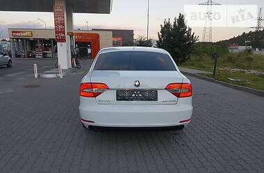 Седан Skoda Superb 2015 в Мукачево