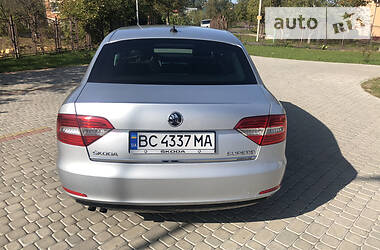 Седан Skoda Superb 2015 в Львове