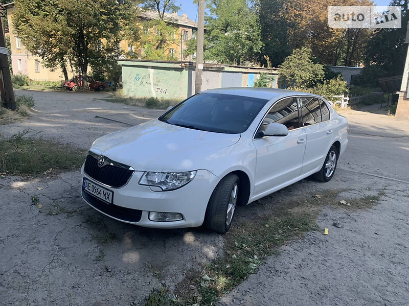 Седан Skoda Superb 2008 в Днепре