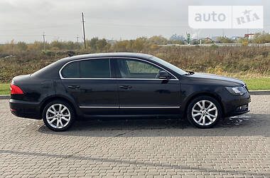 Седан Skoda Superb 2014 в Львове