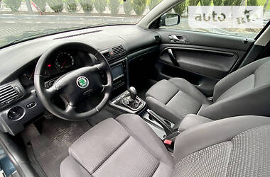 Седан Skoda Superb 2005 в Днепре