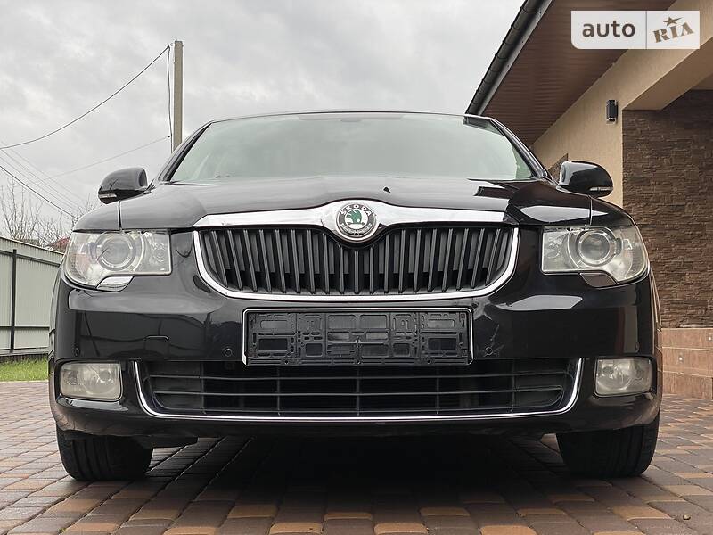 Седан Skoda Superb 2012 в Черновцах