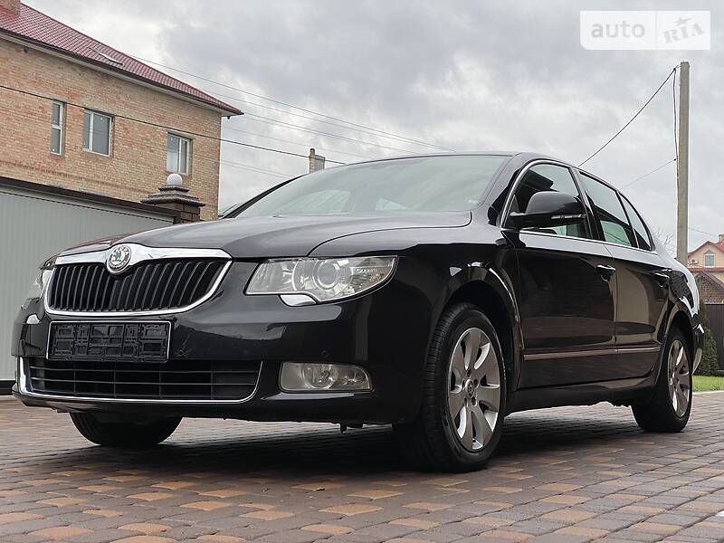 Седан Skoda Superb 2012 в Черновцах