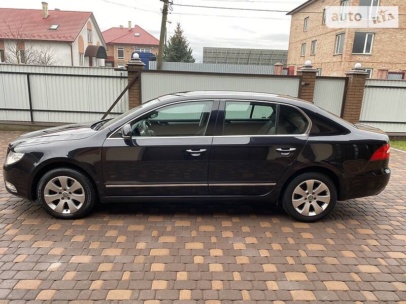 Седан Skoda Superb 2012 в Черновцах