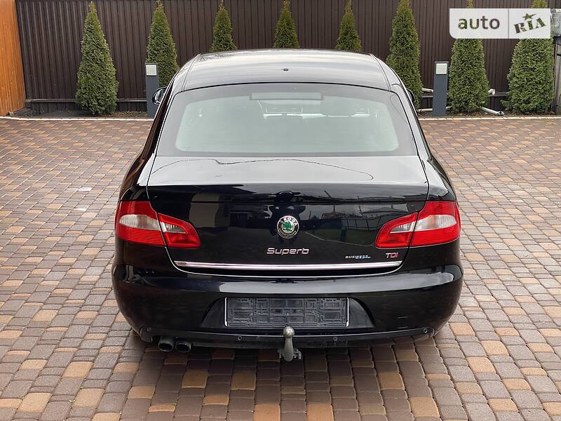 Седан Skoda Superb 2012 в Черновцах