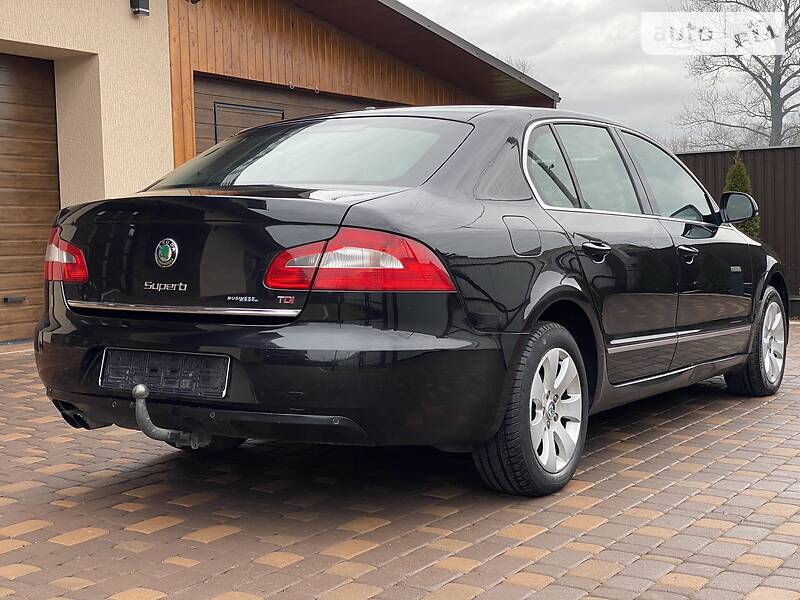 Седан Skoda Superb 2012 в Черновцах