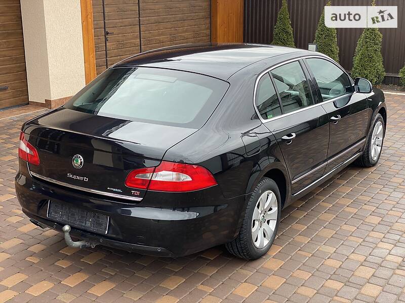 Седан Skoda Superb 2012 в Черновцах