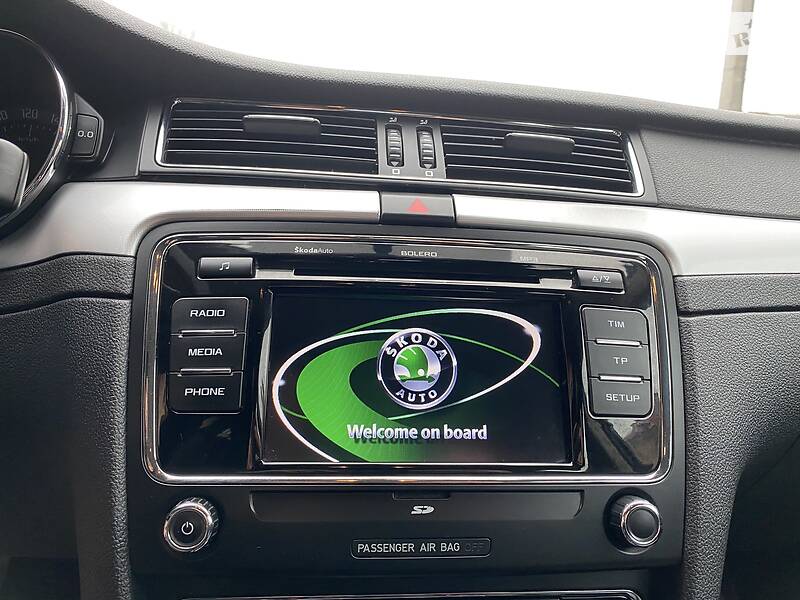 Седан Skoda Superb 2012 в Черновцах