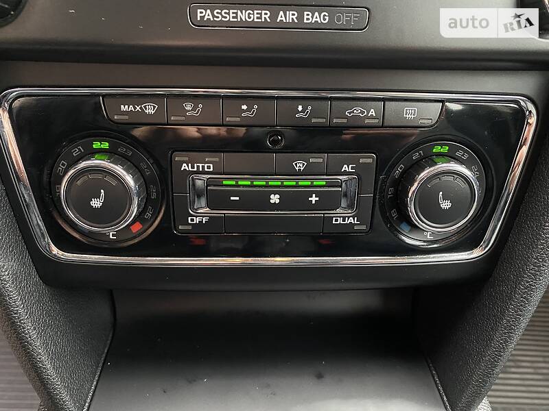 Седан Skoda Superb 2012 в Черновцах