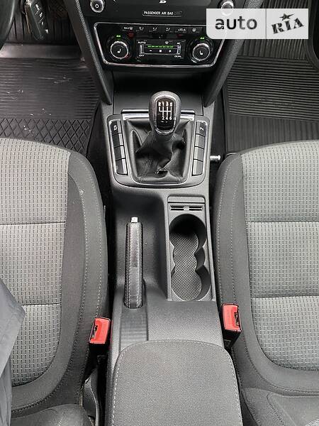 Седан Skoda Superb 2012 в Черновцах