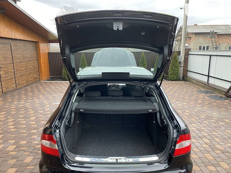 Седан Skoda Superb 2012 в Черновцах