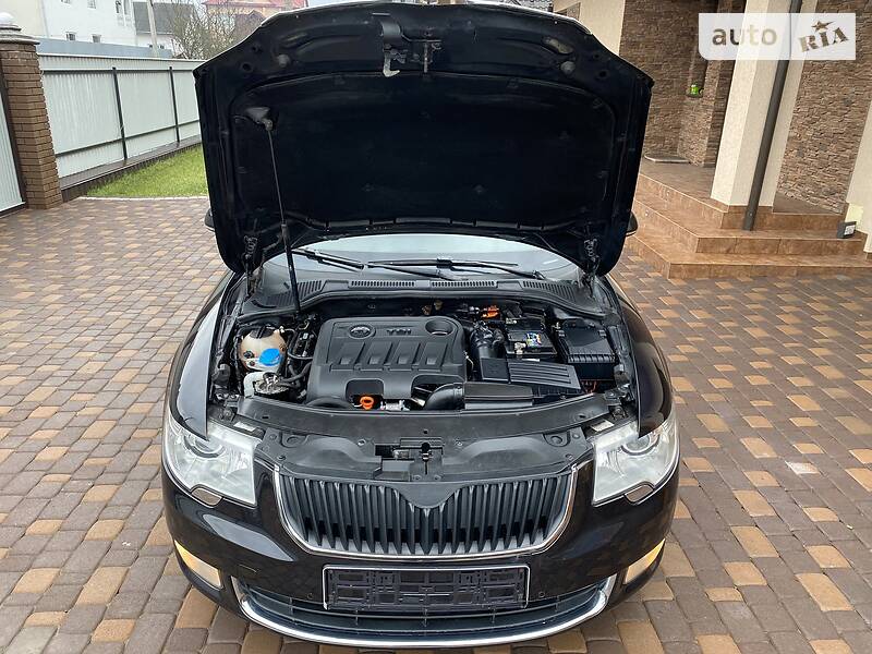 Седан Skoda Superb 2012 в Черновцах