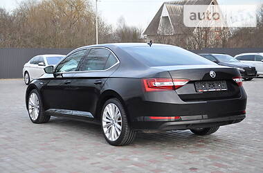 Седан Skoda Superb 2017 в Луцке