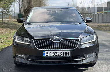 Седан Skoda Superb 2016 в Ровно