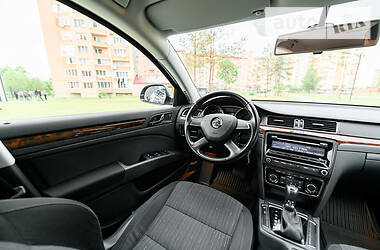 Седан Skoda Superb 2014 в Новояворовске