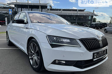 Седан Skoda Superb 2016 в Киеве