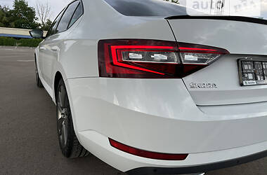 Седан Skoda Superb 2016 в Киеве