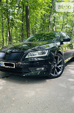 Седан Skoda Superb 2018 в Ужгороде