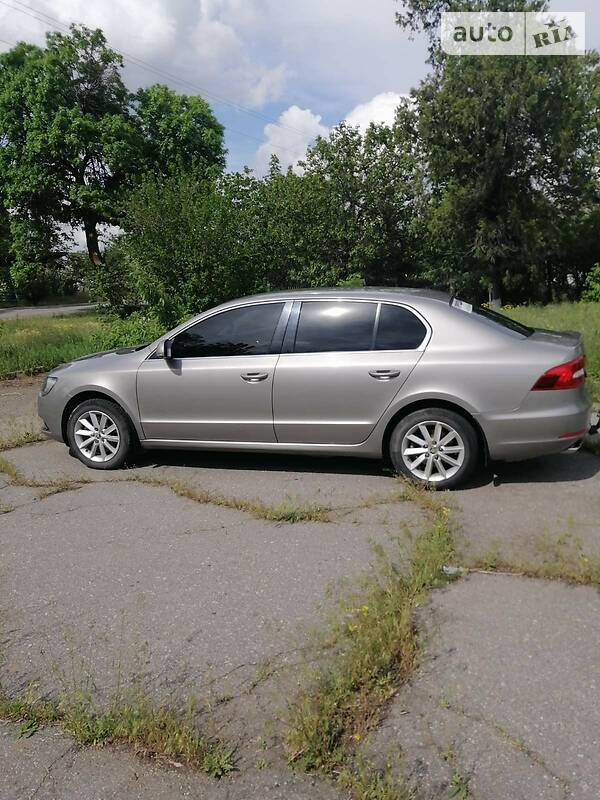 Лифтбек Skoda Superb 2013 в Днепре