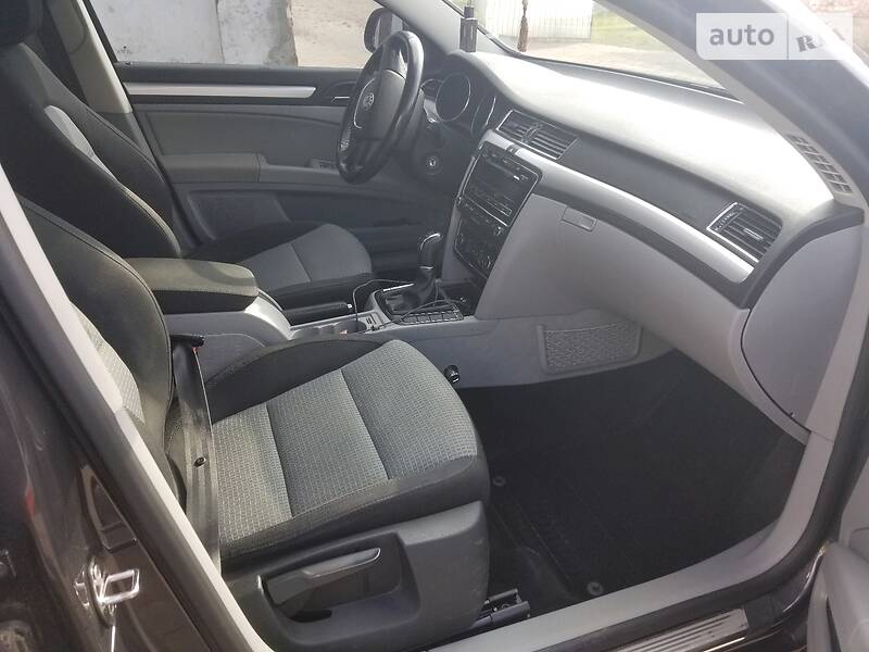 Седан Skoda Superb 2010 в Ивано-Франковске