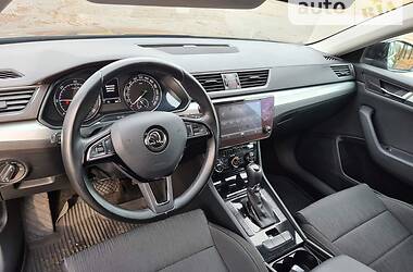 Седан Skoda Superb 2017 в Львові