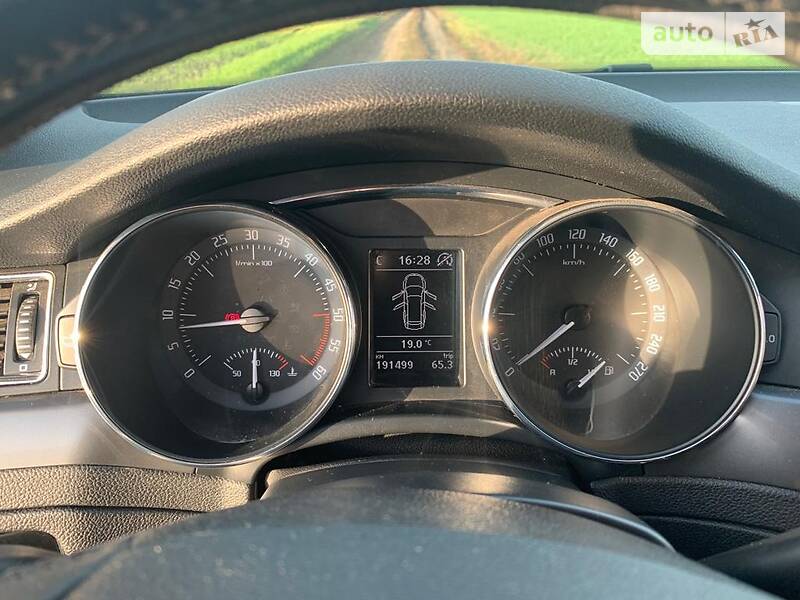 Универсал Skoda Superb 2011 в Петрове