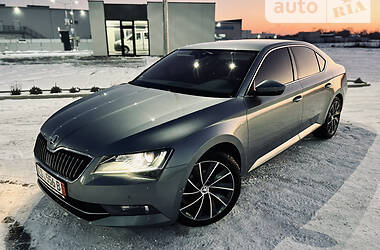 Седан Skoda Superb 2015 в Мукачево